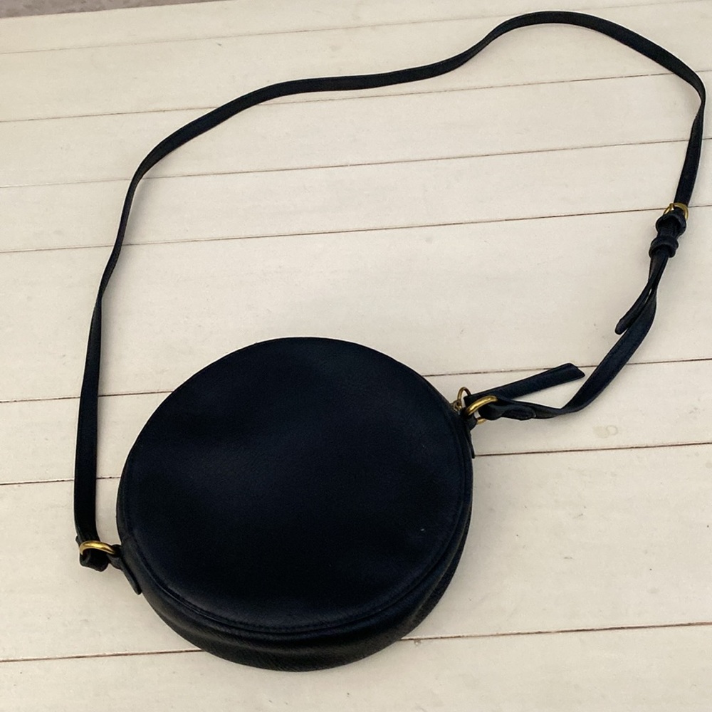 Universal Thread Round Shoulder Bag. Shoulder Str… - image 2